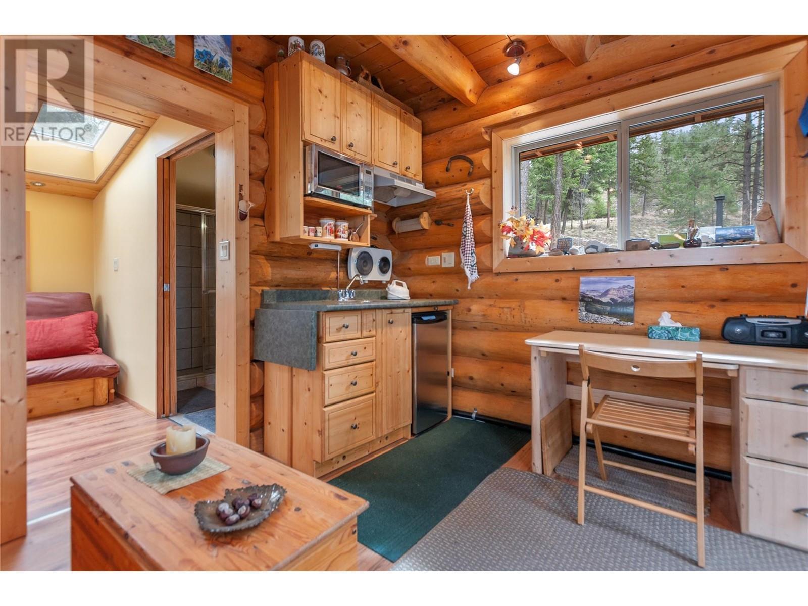 102 Vista Place. Penticton, British Columbia