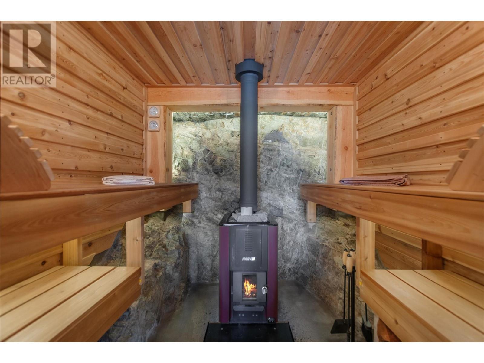 102 Vista Place. Penticton, British Columbia