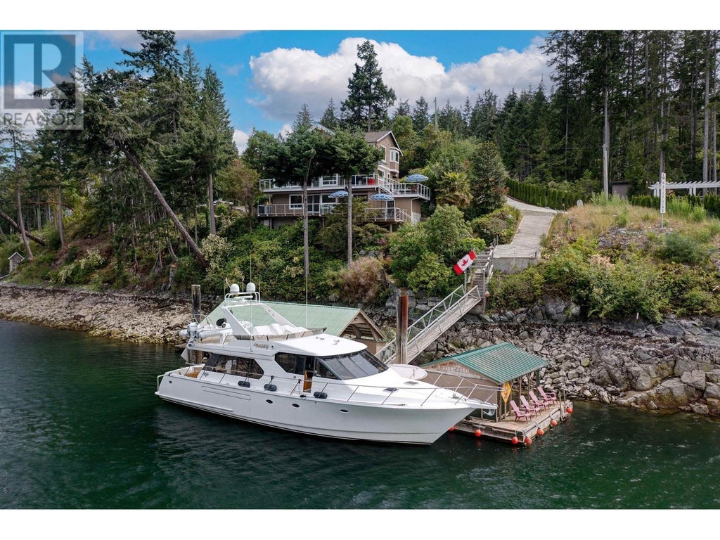 10054 Wescan Road, Halfmoon Bay