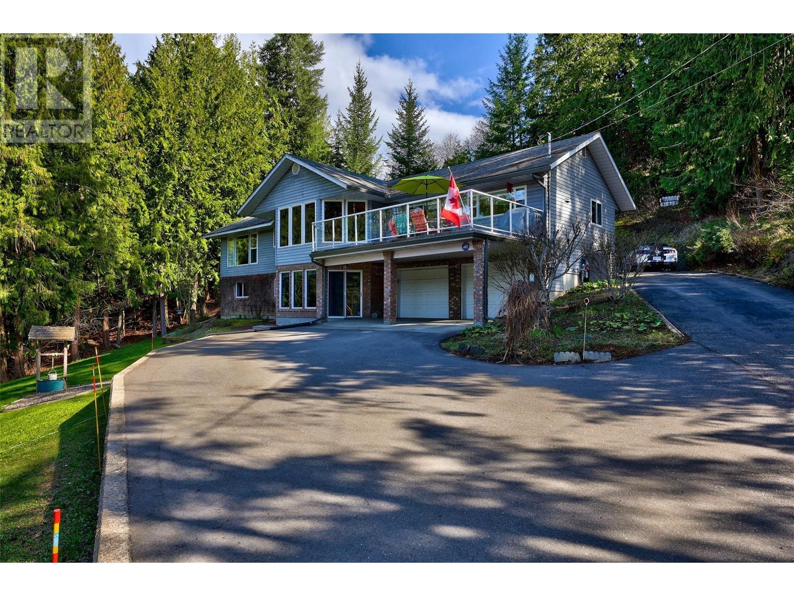 2504 Forest Drive. Blind Bay, British Columbia