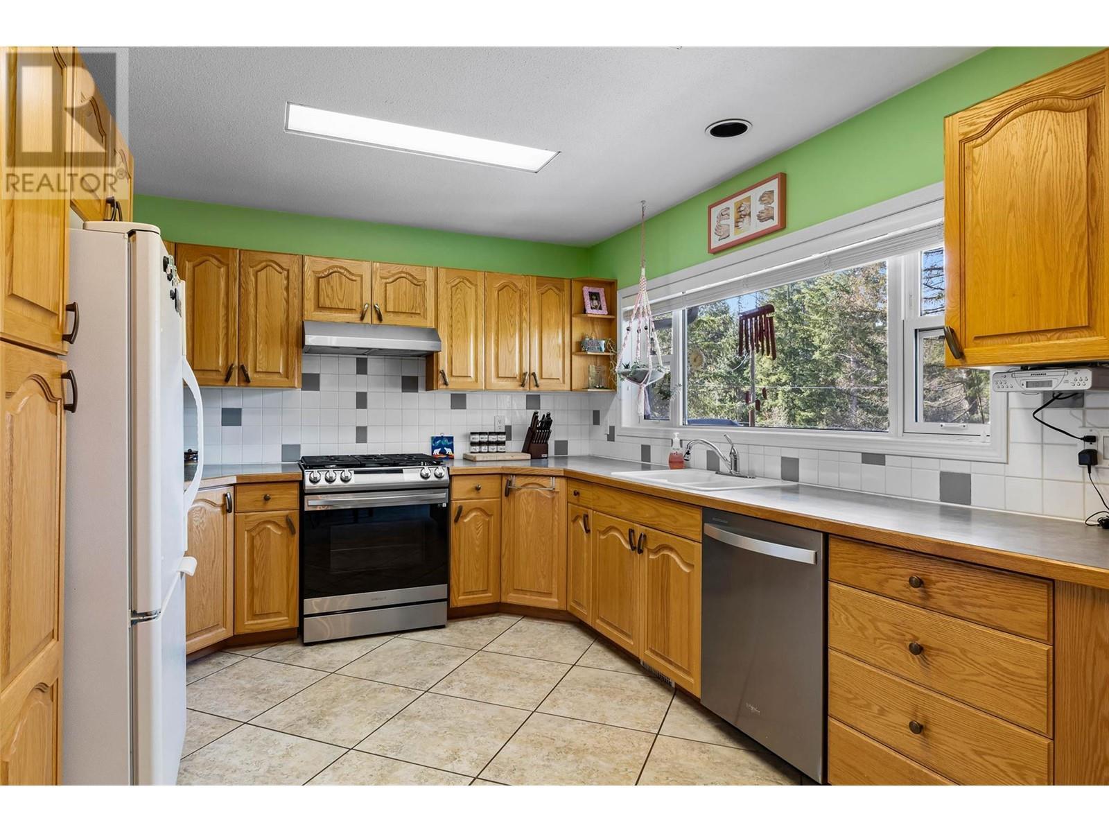 2504 Forest Drive. Blind Bay, British Columbia