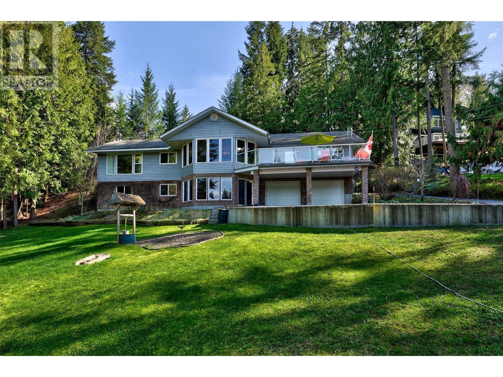 2504 Forest Drive. Blind Bay, British Columbia