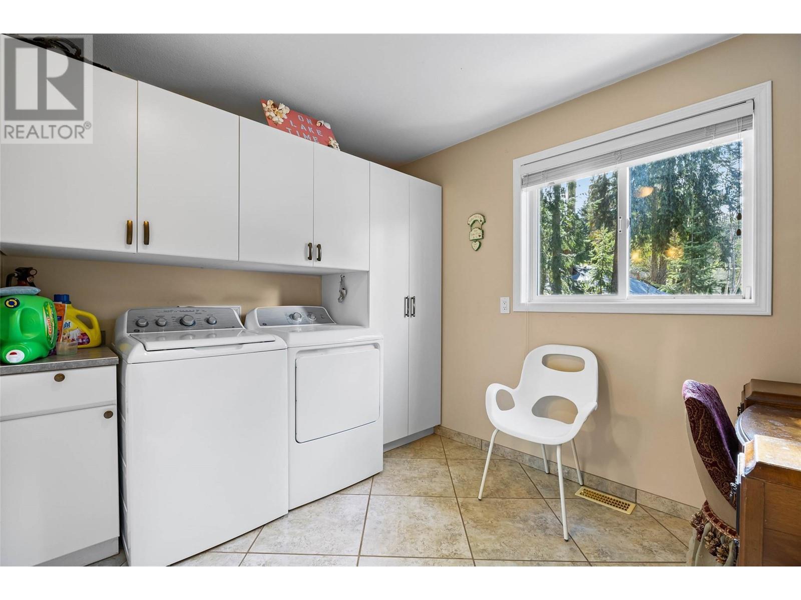 2504 Forest Drive. Blind Bay, British Columbia