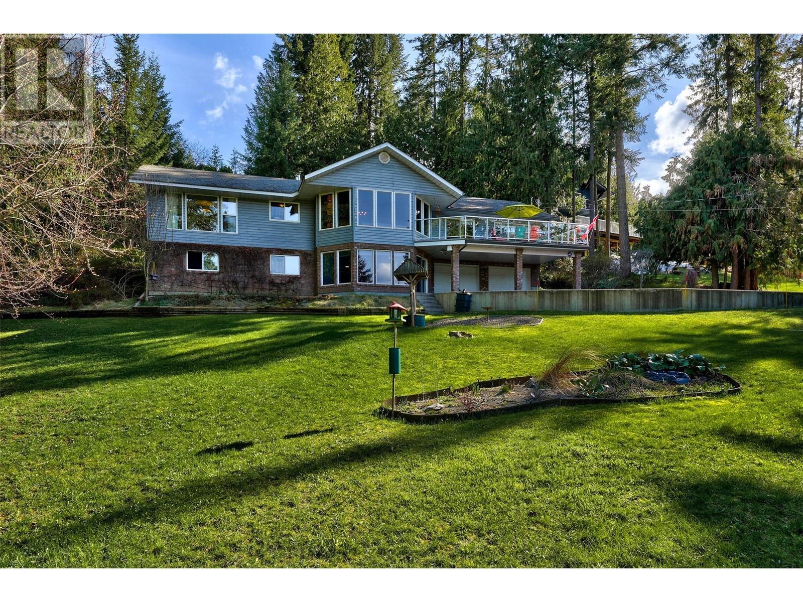 2504 Forest Drive. Blind Bay, British Columbia