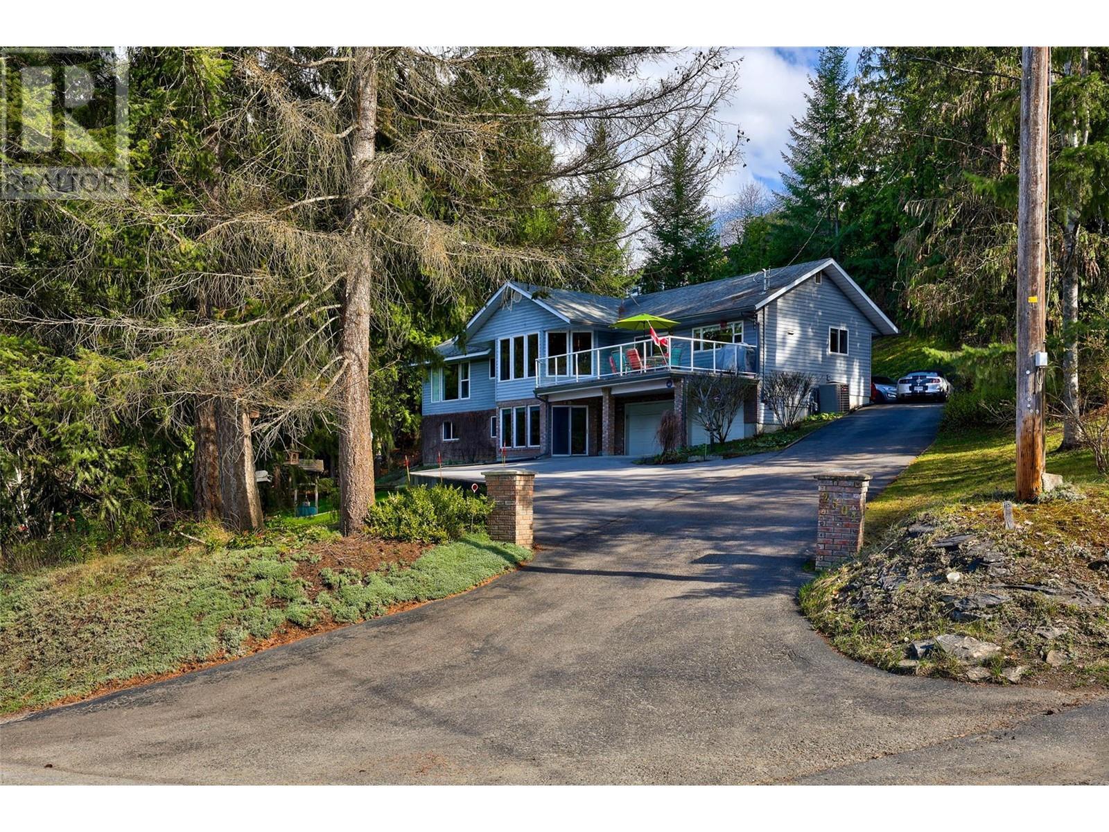 2504 Forest Drive. Blind Bay, British Columbia