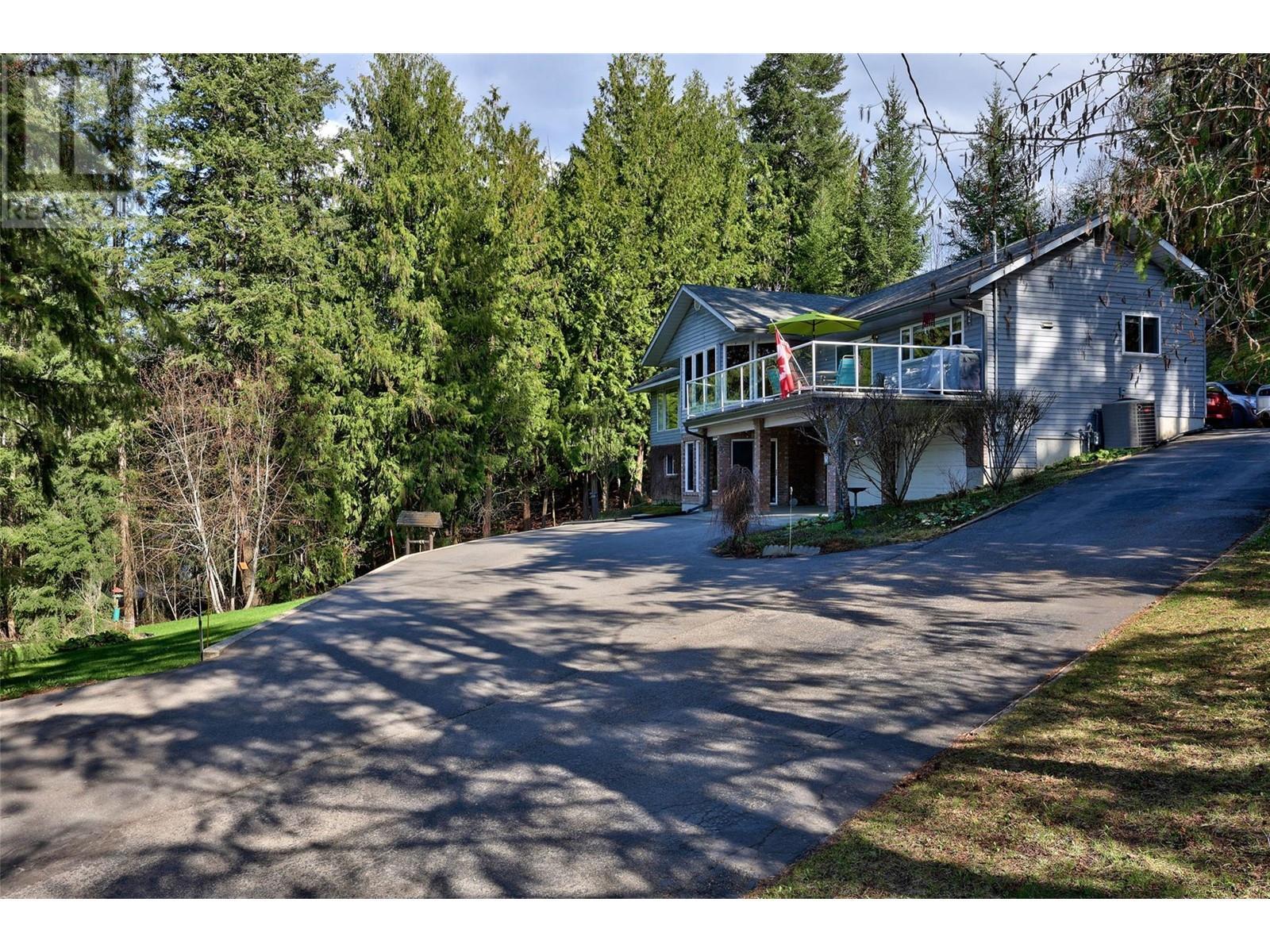 2504 Forest Drive. Blind Bay, British Columbia