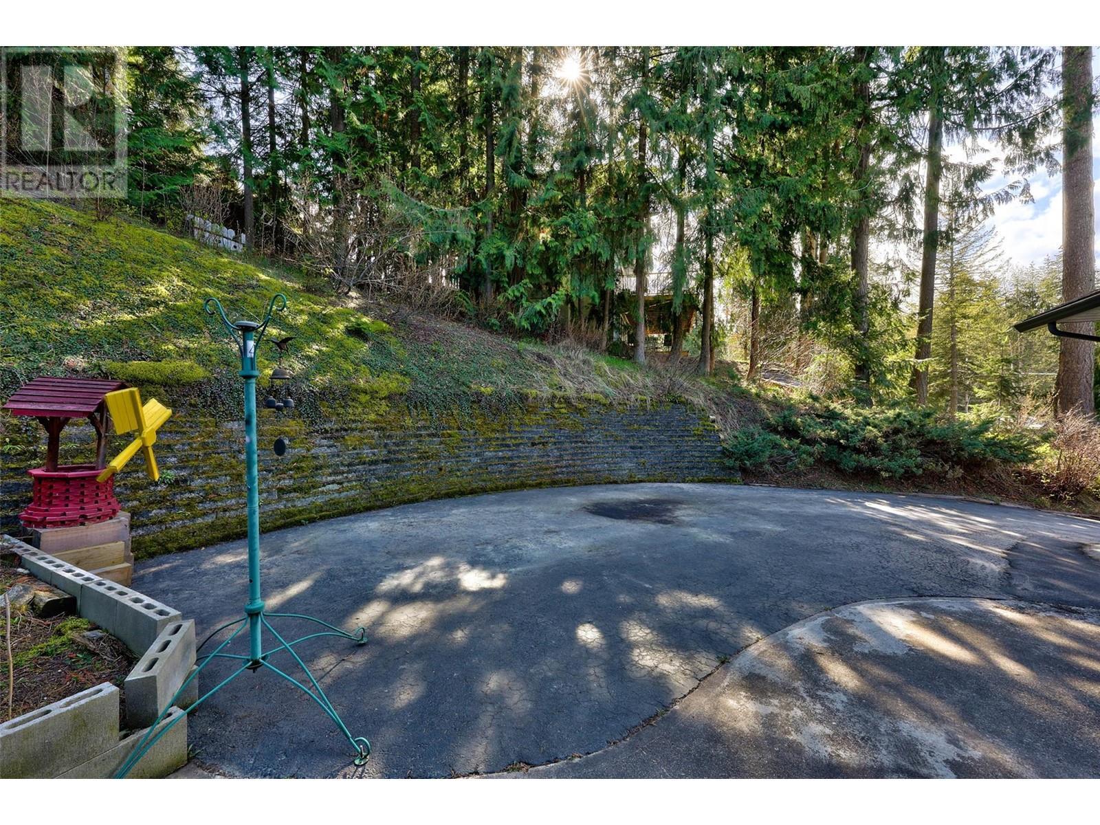 2504 Forest Drive. Blind Bay, British Columbia