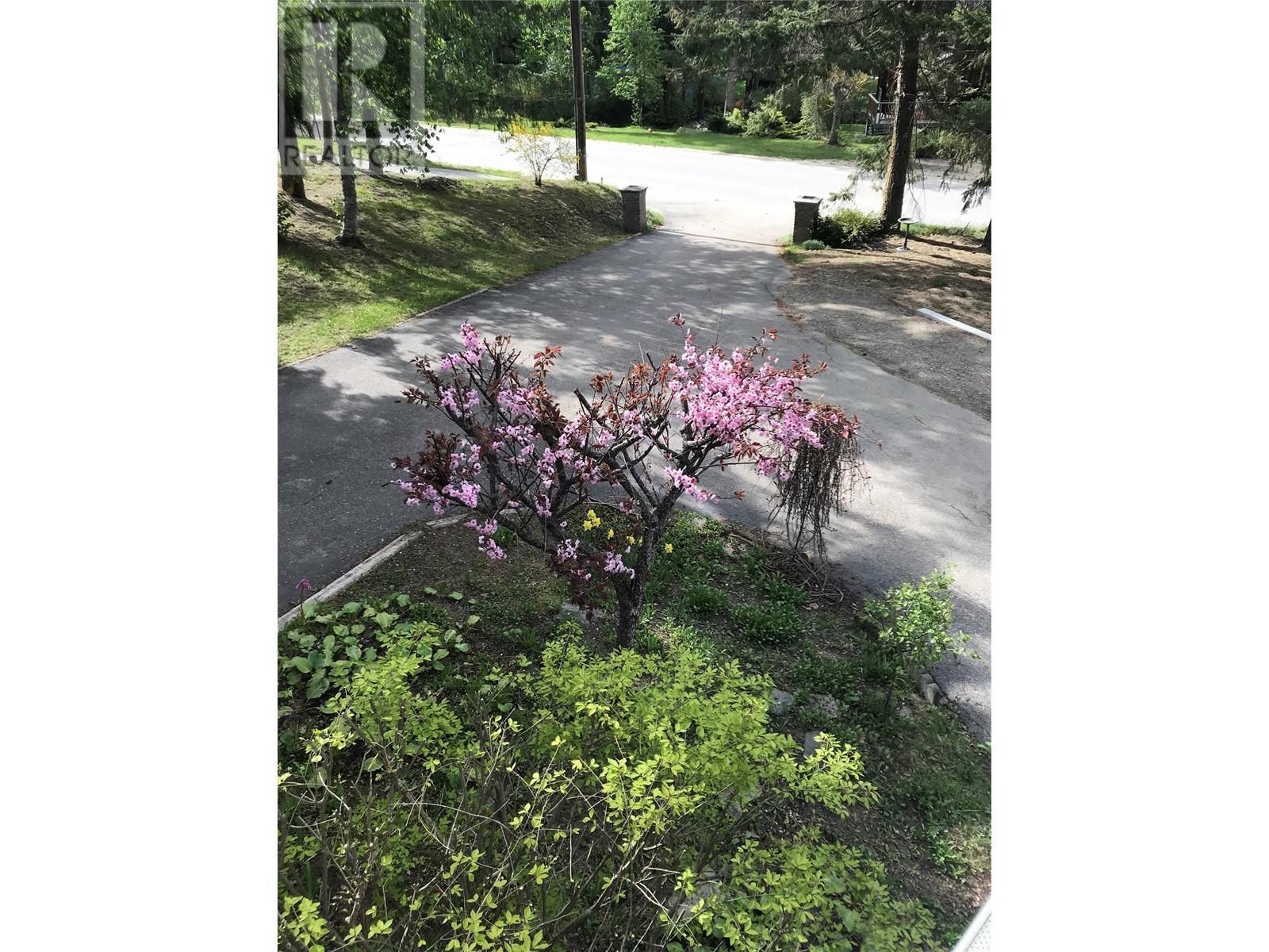 2504 Forest Drive. Blind Bay, British Columbia