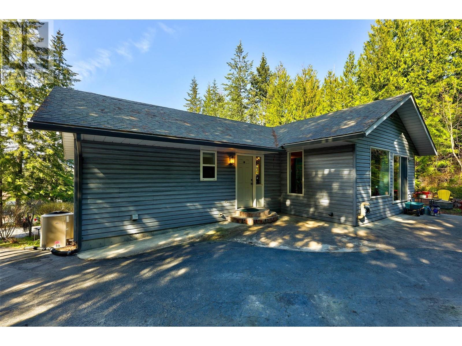 2504 Forest Drive. Blind Bay, British Columbia