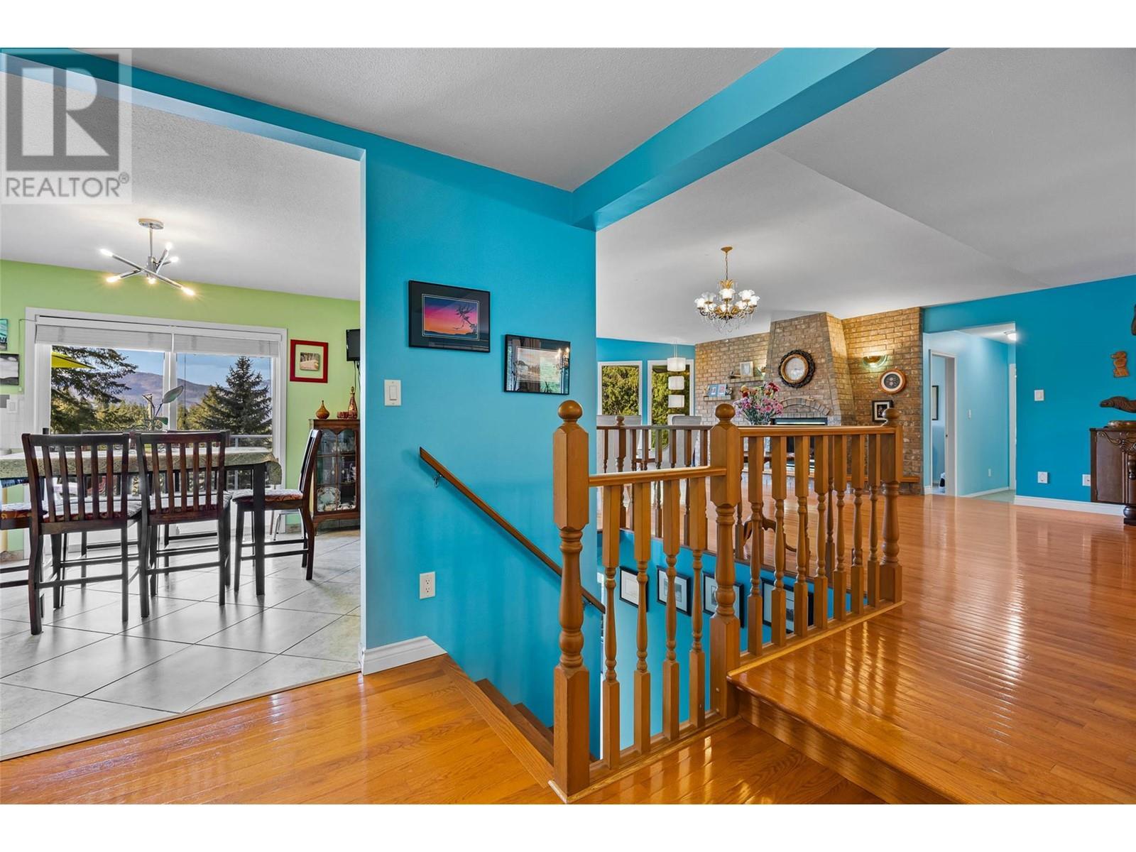 2504 Forest Drive. Blind Bay, British Columbia