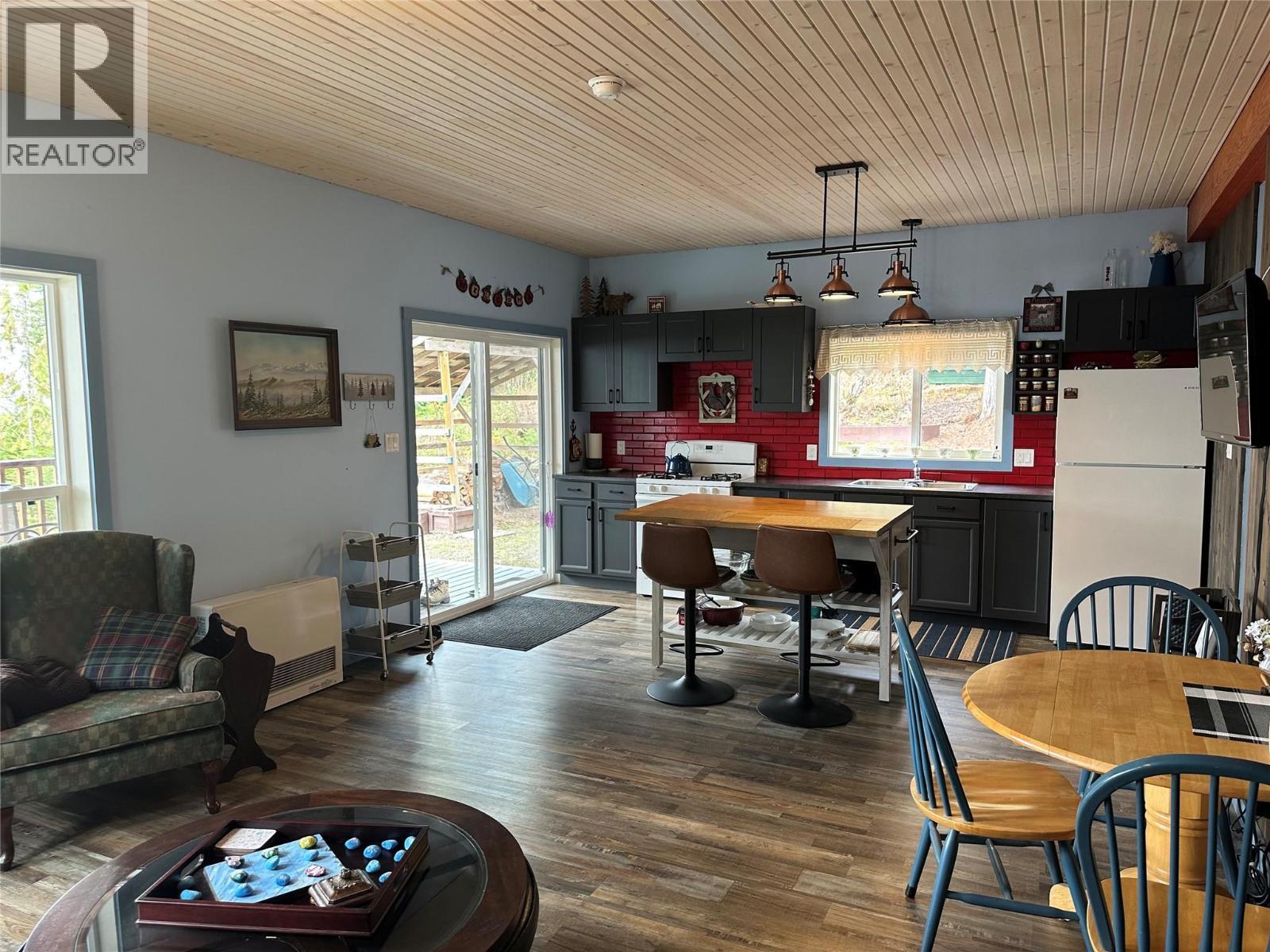 8800 Seymour Arm Main Road Unit# 21. Seymour Arm, British Columbia