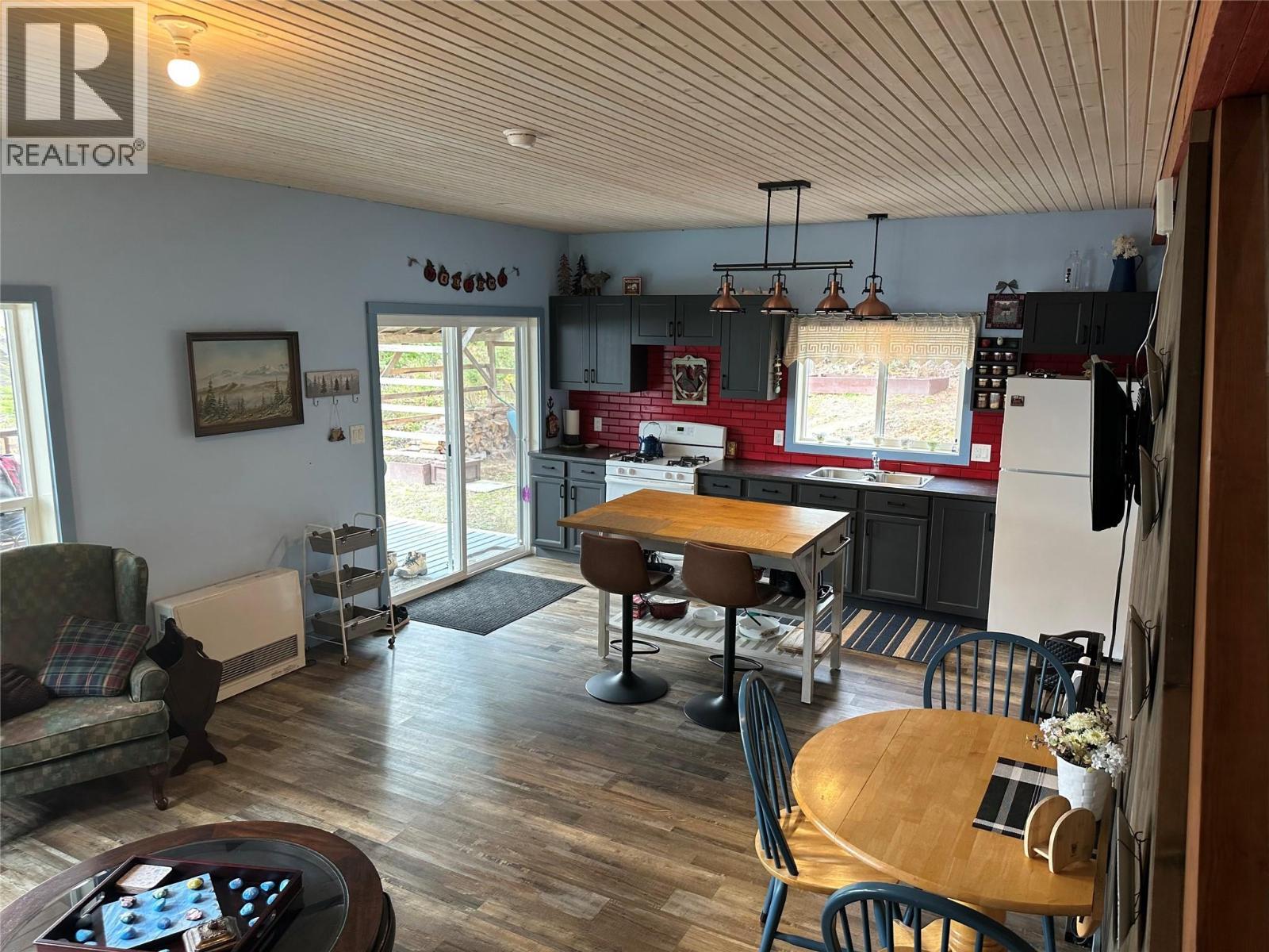 8800 Seymour Arm Main Road Unit# 21. Seymour Arm, British Columbia