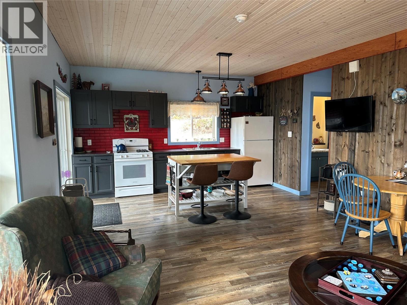 8800 Seymour Arm Main Road Unit# 21. Seymour Arm, British Columbia