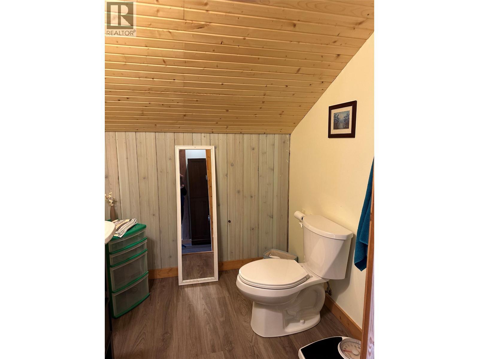 8800 Seymour Arm Main Road Unit# 21. Seymour Arm, British Columbia