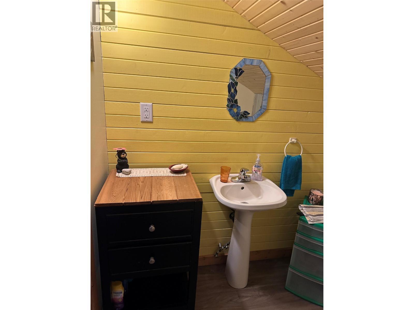 8800 Seymour Arm Main Road Unit# 21. Seymour Arm, British Columbia