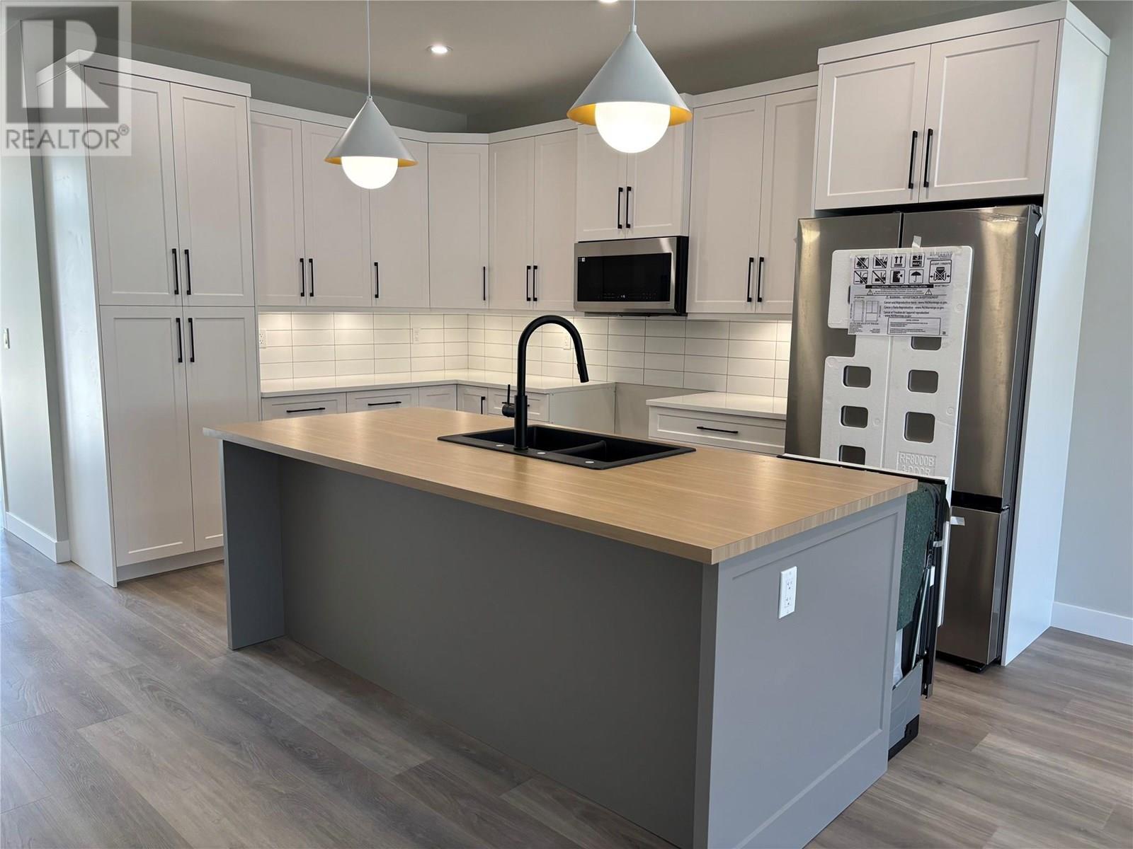 575 Meadowlark Avenue. Vernon, British Columbia