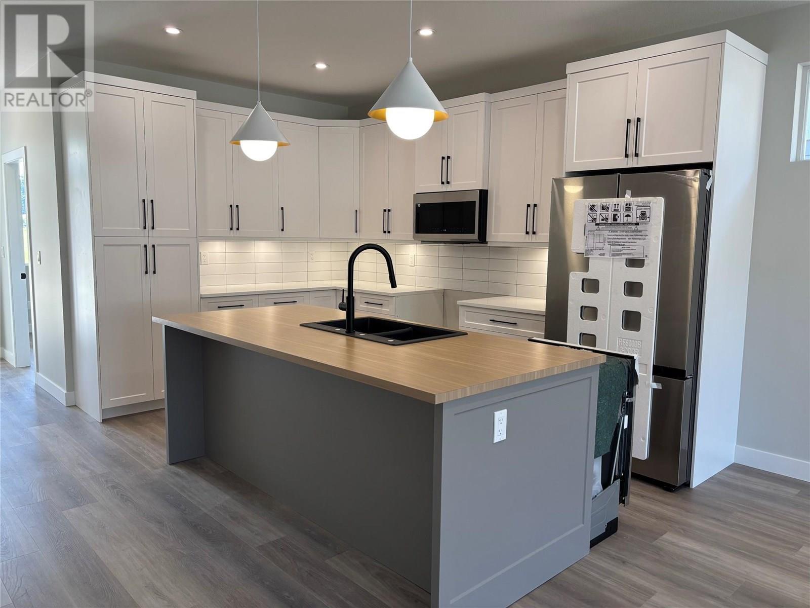 575 Meadowlark Avenue. Vernon, British Columbia