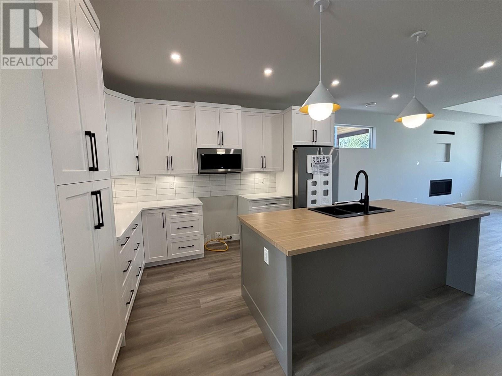 575 Meadowlark Avenue. Vernon, British Columbia