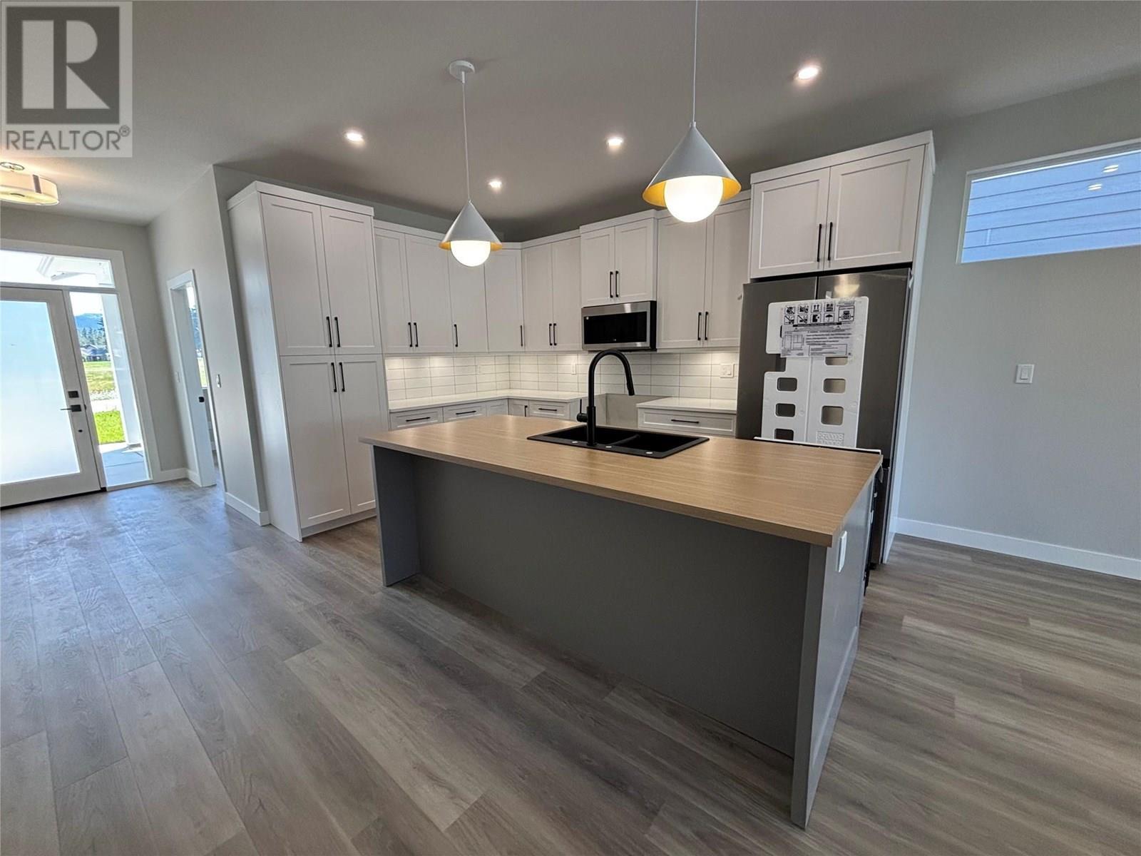 575 Meadowlark Avenue. Vernon, British Columbia