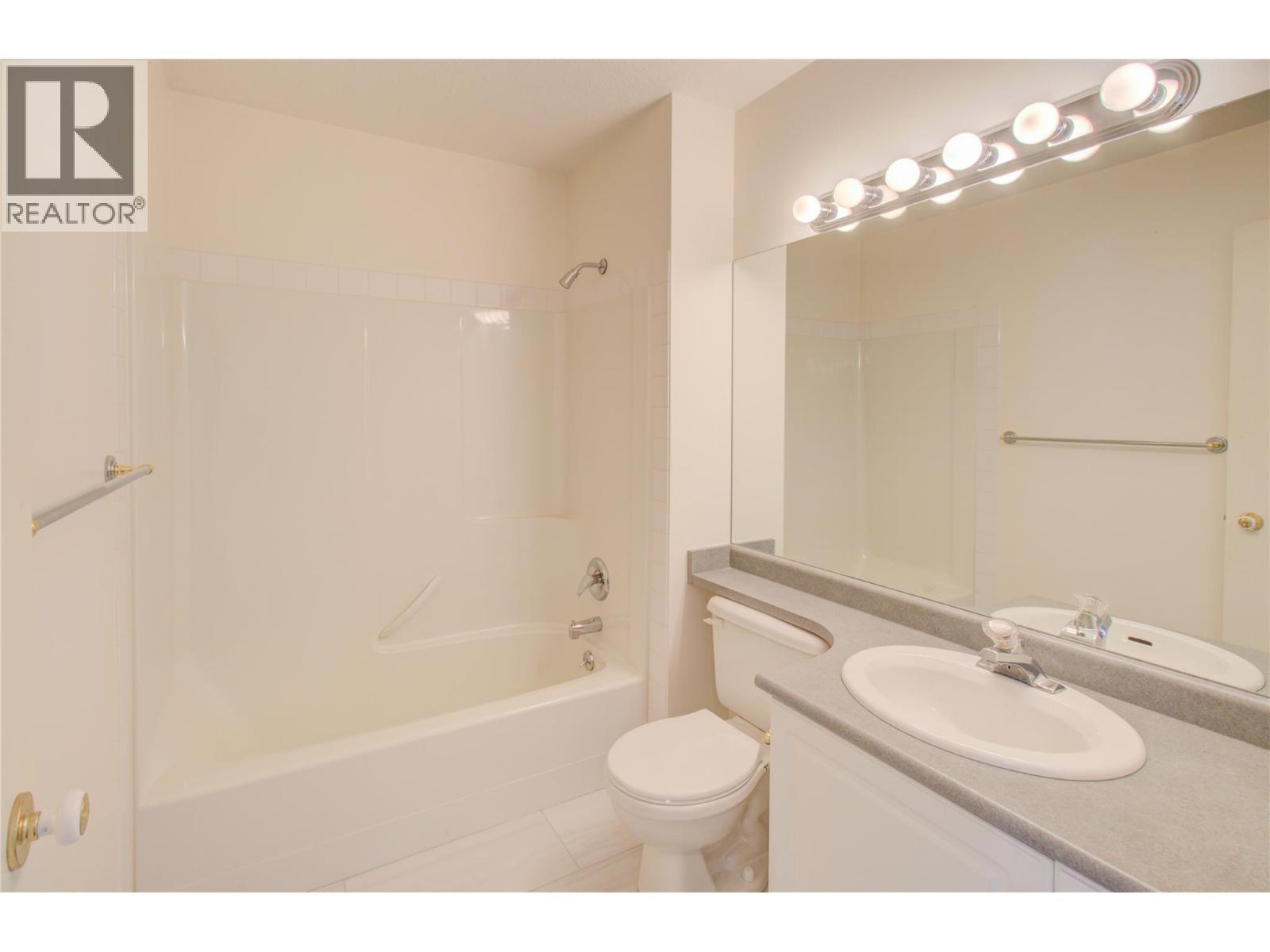 330 7 Street Se Unit# 304. Salmon Arm, British Columbia