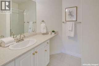 330 7 Street Se Unit# 304. Salmon Arm, British Columbia