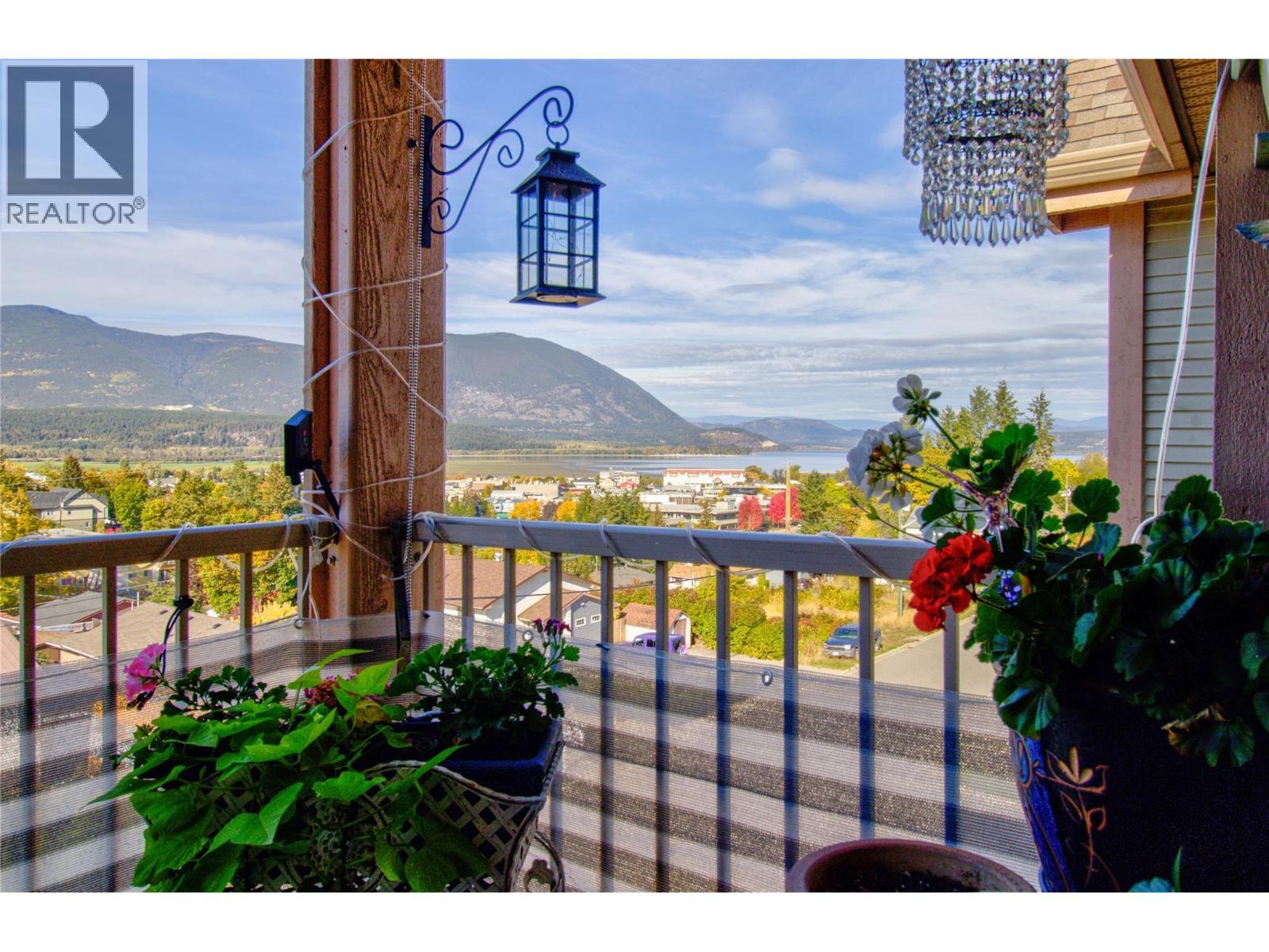 330 7 Street Se Unit# 304. Salmon Arm, British Columbia