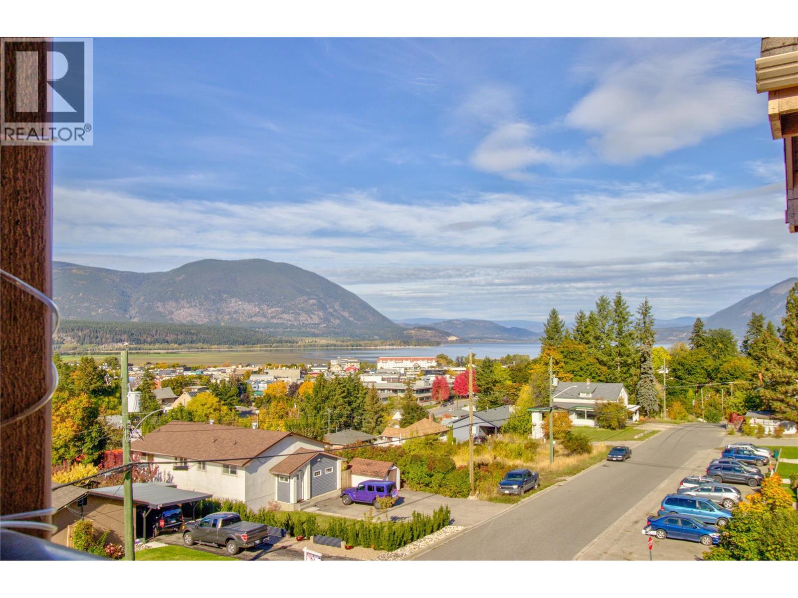 330 7 Street Se Unit# 304. Salmon Arm, British Columbia