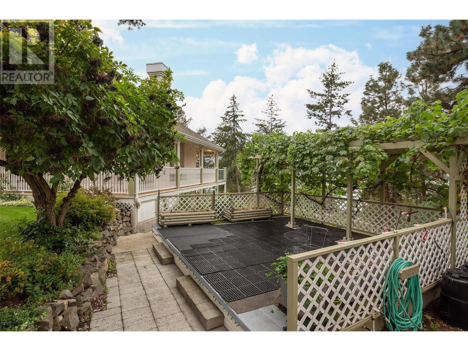 1293 Camp Road. Lake Country, British Columbia