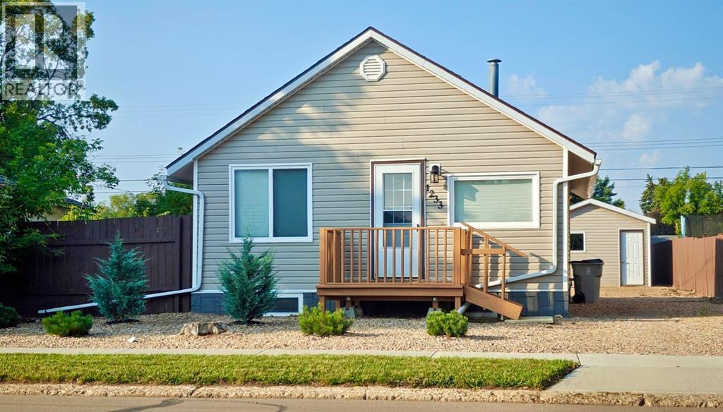 1233 6 Avenue, Wainwright