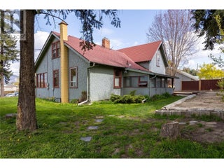 320 Okanagan Avenue Se. Salmon Arm, British Columbia