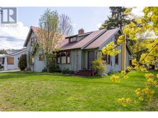 320 Okanagan Avenue Se. Salmon Arm, British Columbia