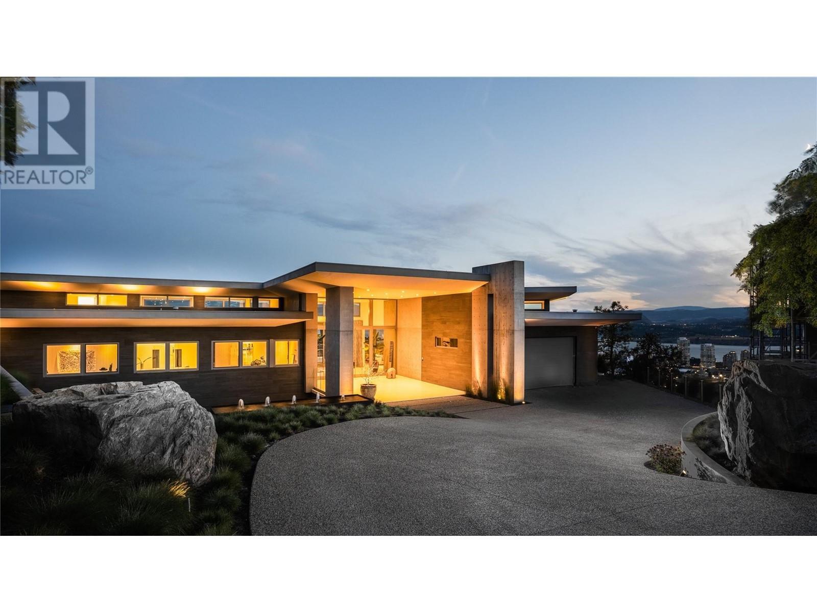 764 Rockcliffe Place. Kelowna, British Columbia