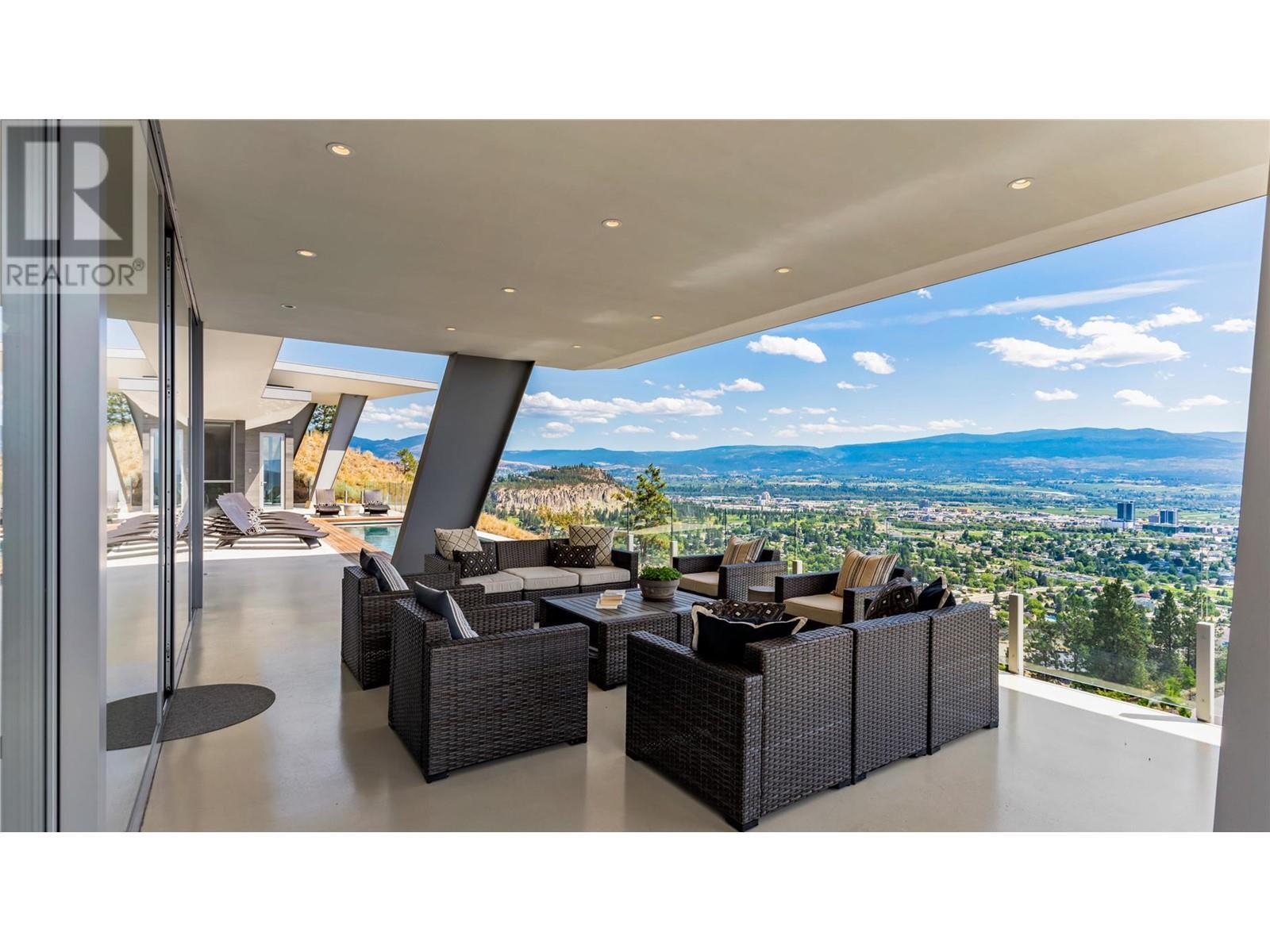 764 Rockcliffe Place. Kelowna, British Columbia