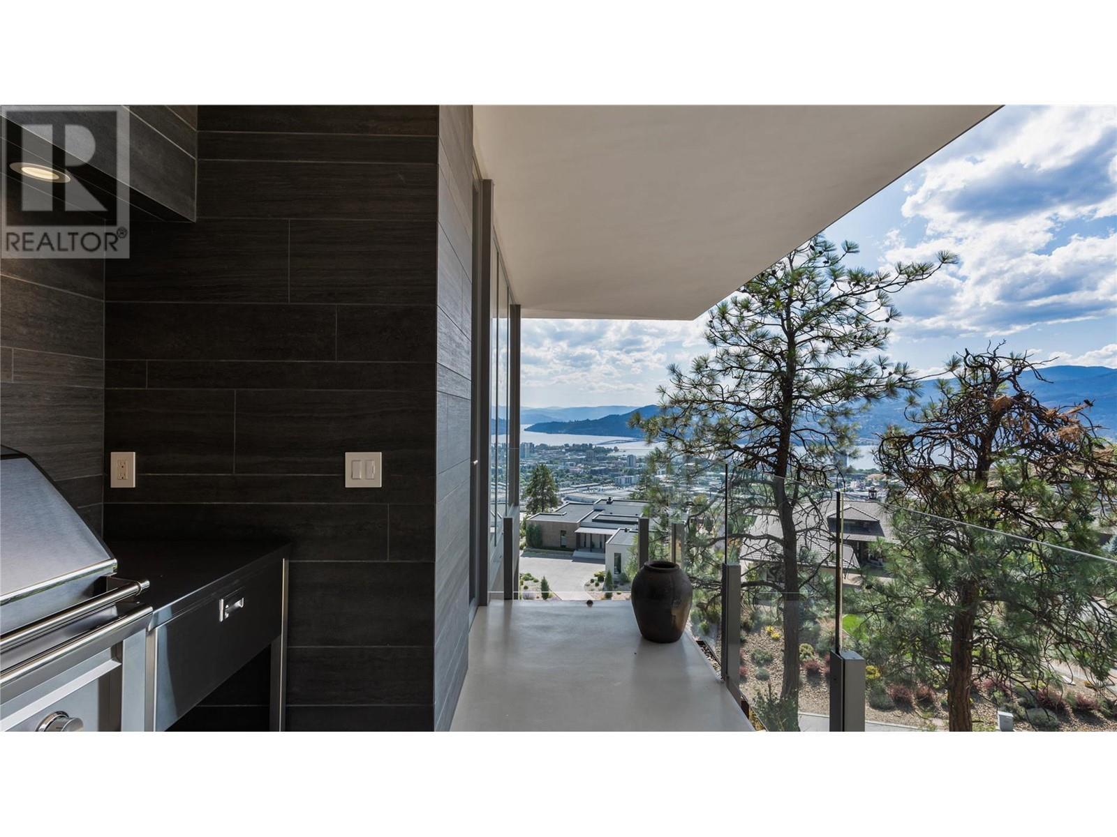 764 Rockcliffe Place. Kelowna, British Columbia