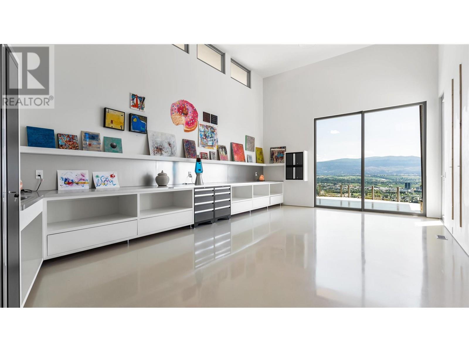 764 Rockcliffe Place. Kelowna, British Columbia