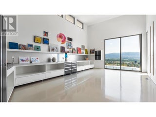 764 Rockcliffe Place. Kelowna, British Columbia