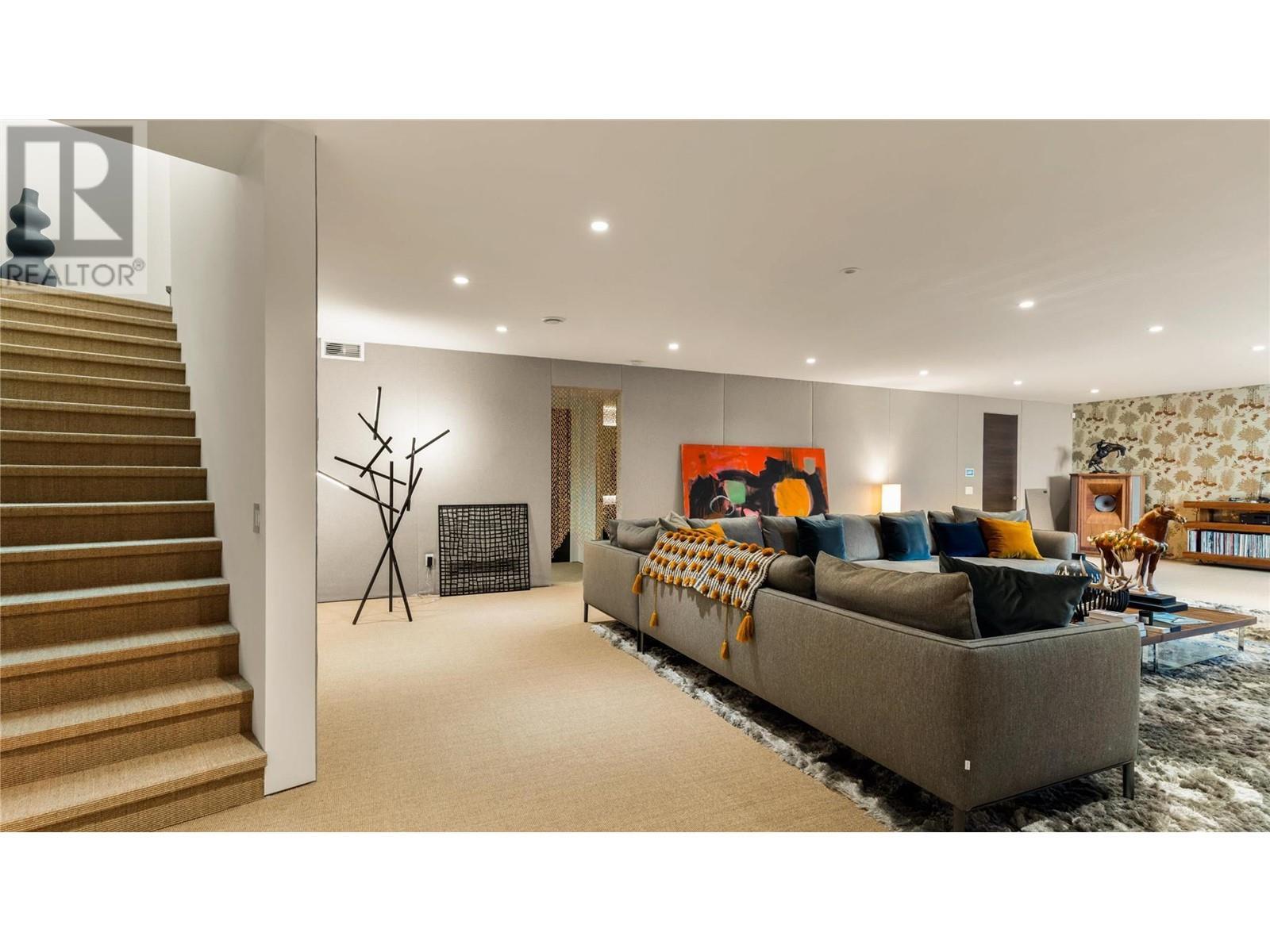 764 Rockcliffe Place. Kelowna, British Columbia