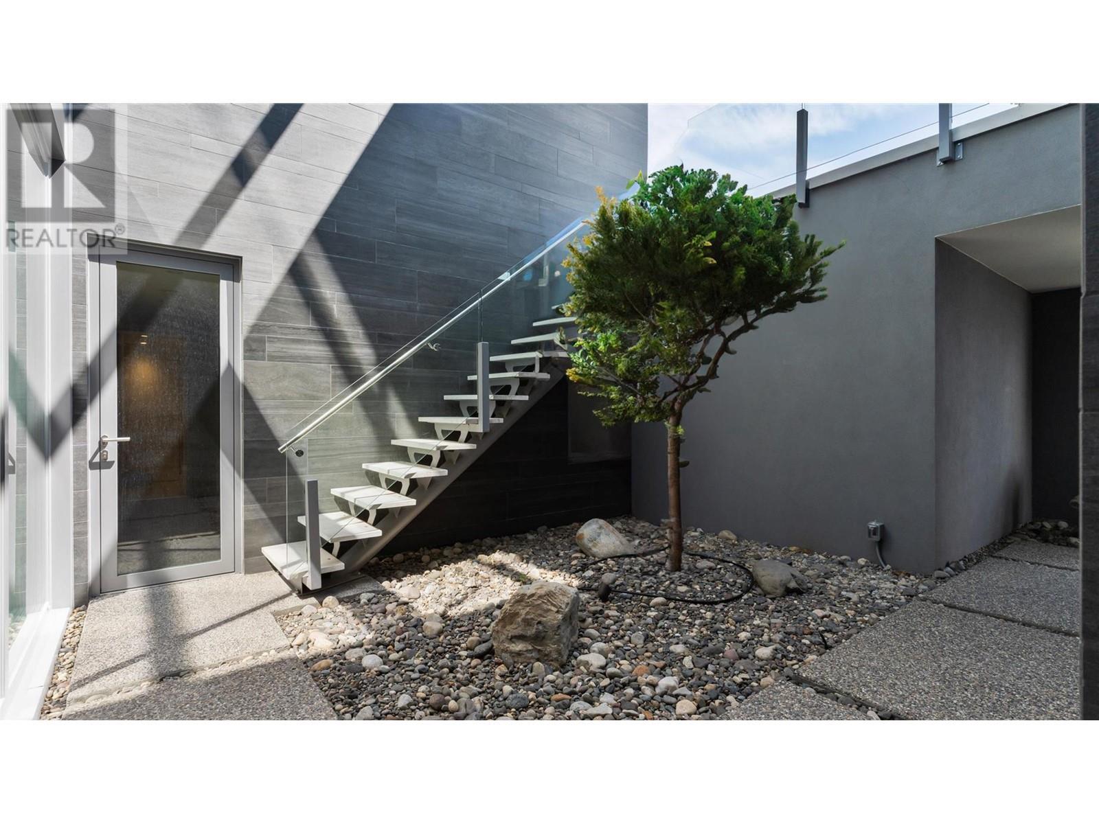 764 Rockcliffe Place. Kelowna, British Columbia