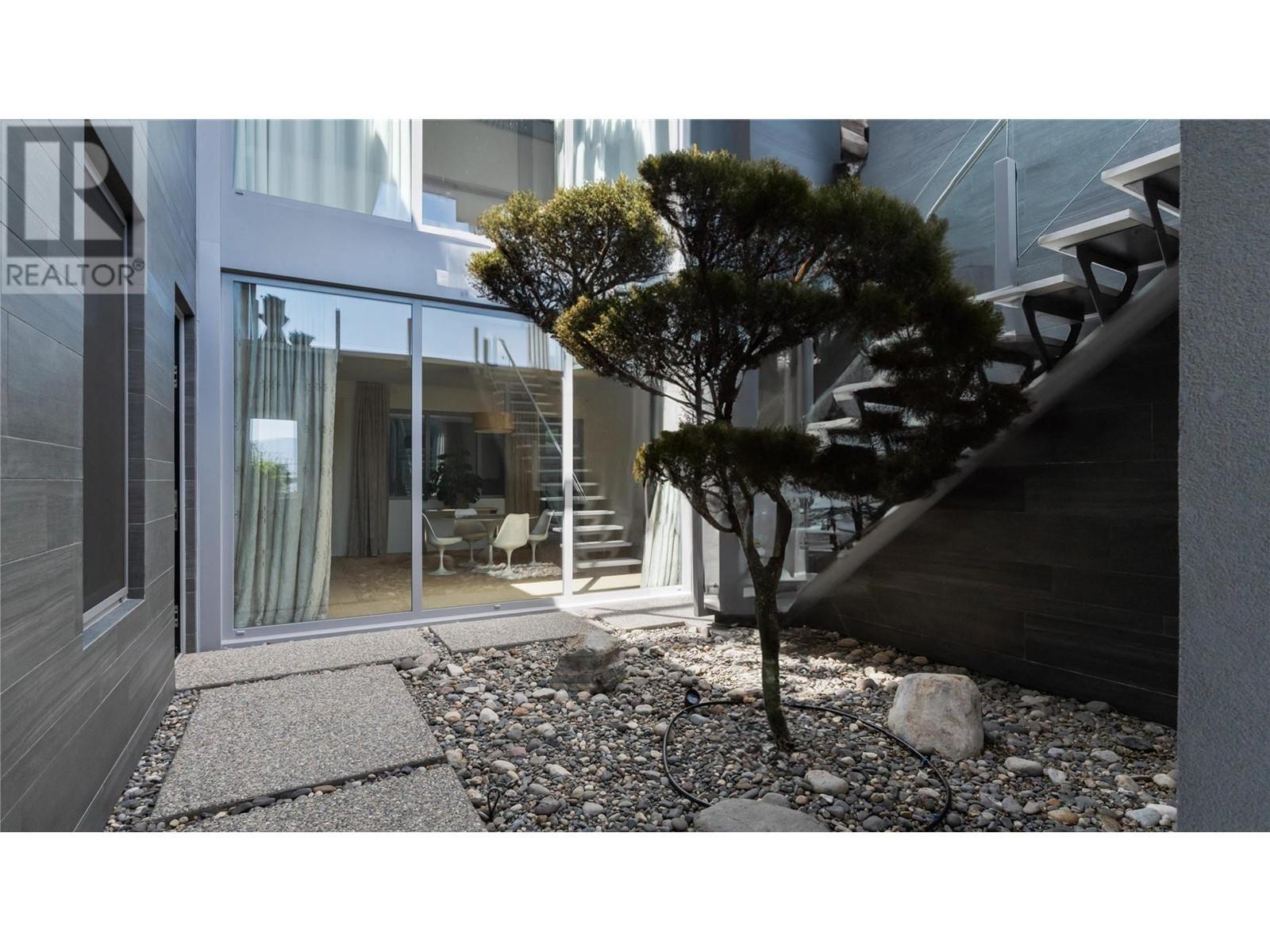 764 Rockcliffe Place. Kelowna, British Columbia