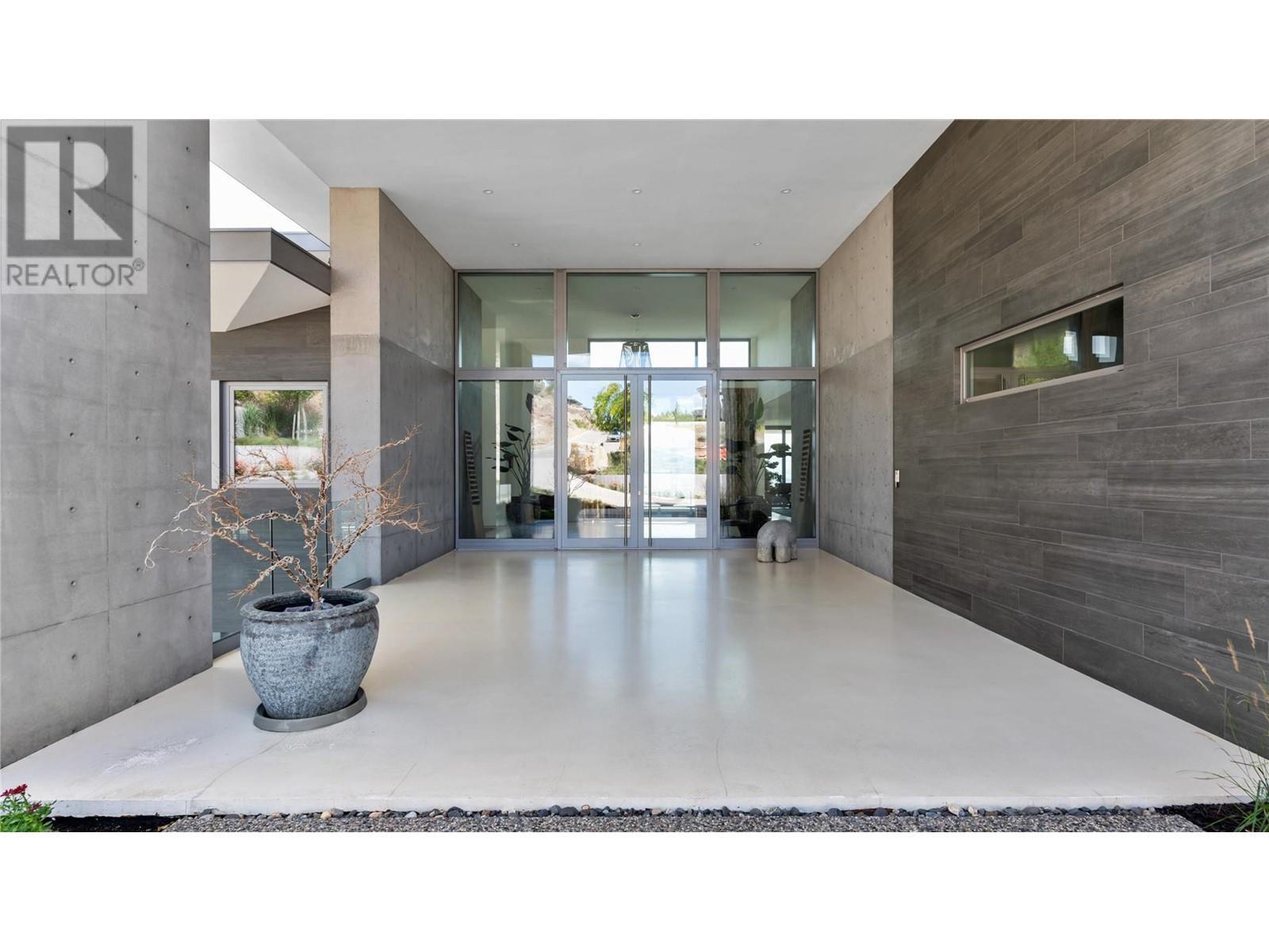 764 Rockcliffe Place. Kelowna, British Columbia