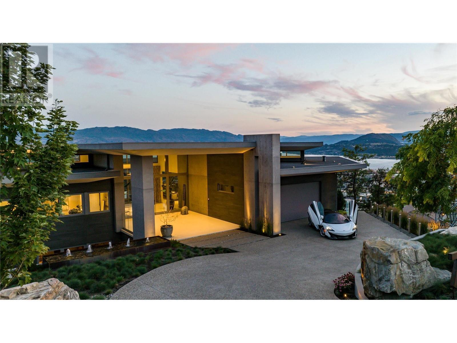 764 Rockcliffe Place. Kelowna, British Columbia