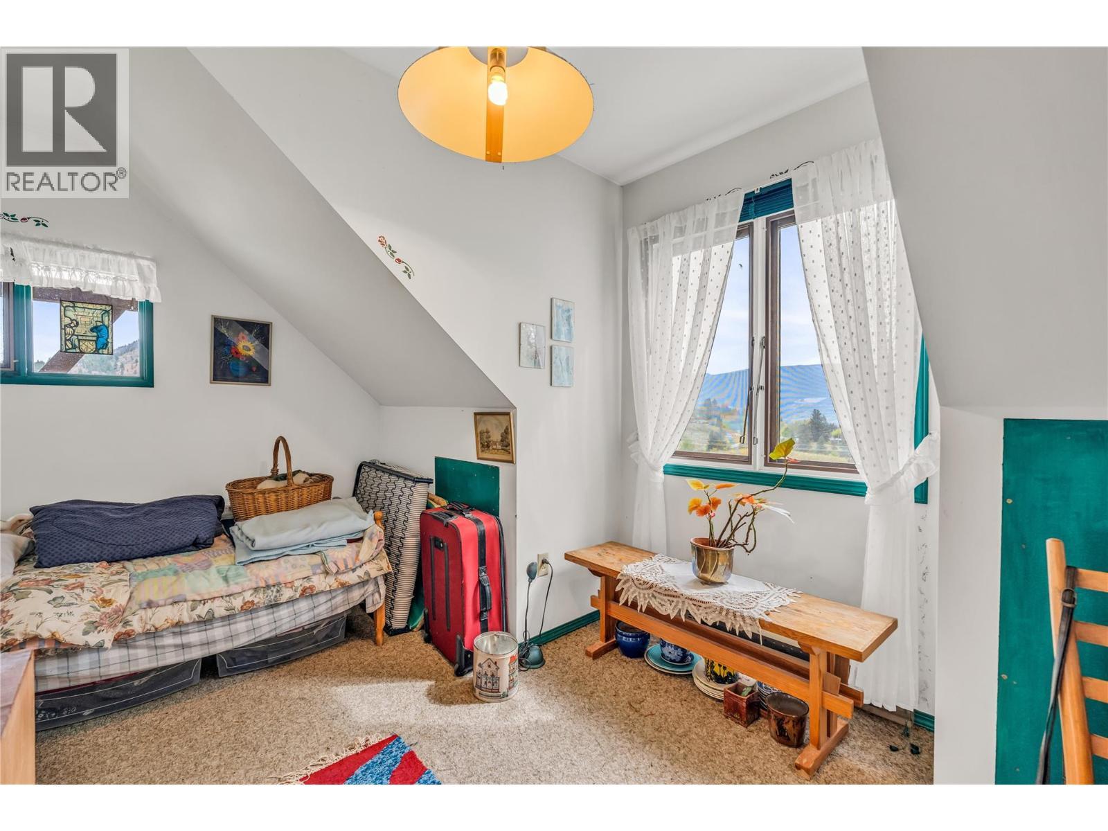 4206 Monro Avenue. Summerland, British Columbia