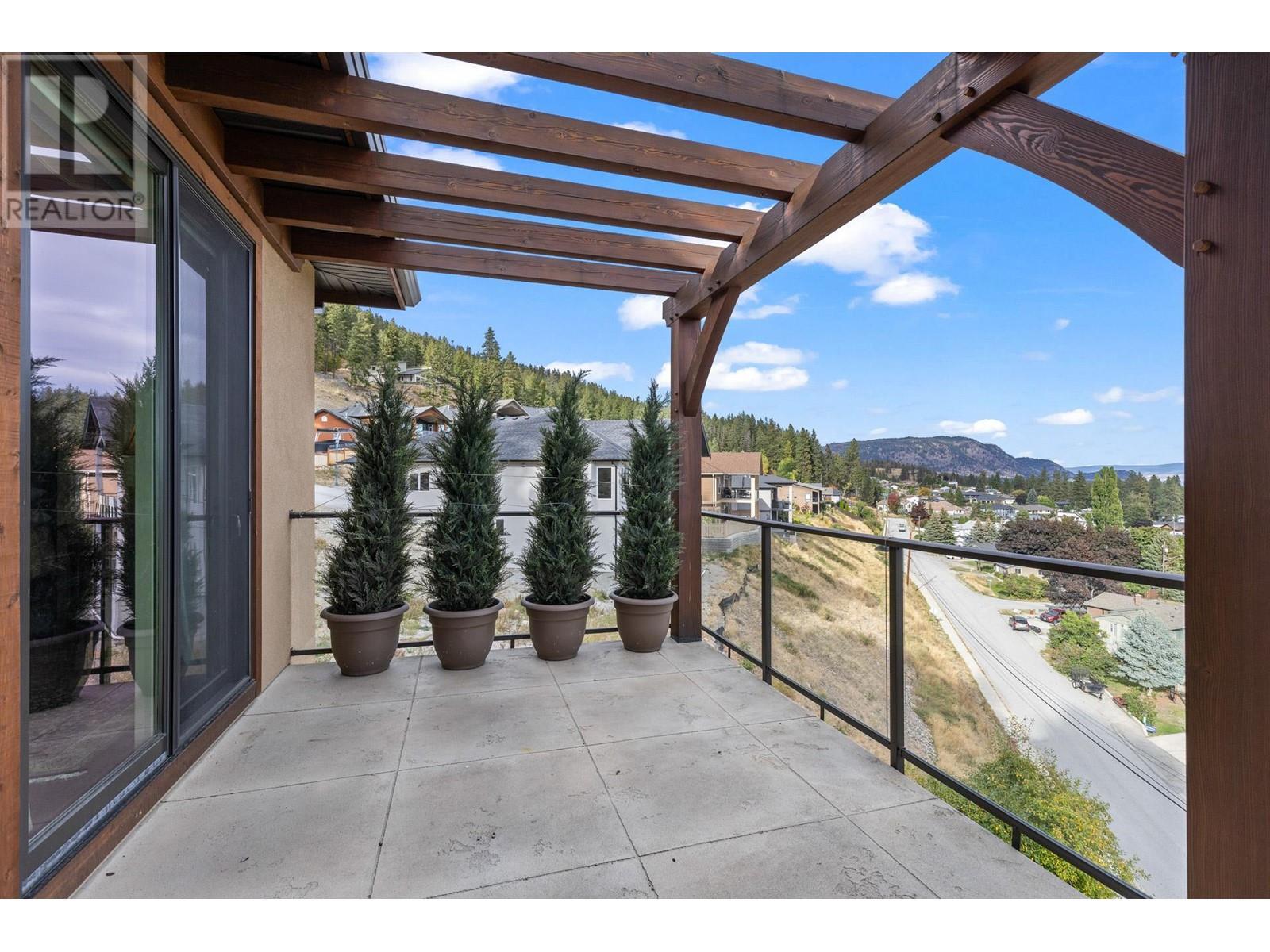 6166 Seymoure Avenue. Peachland, British Columbia