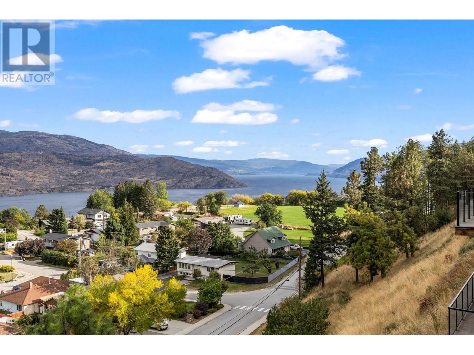 6166 Seymoure Avenue. Peachland, British Columbia