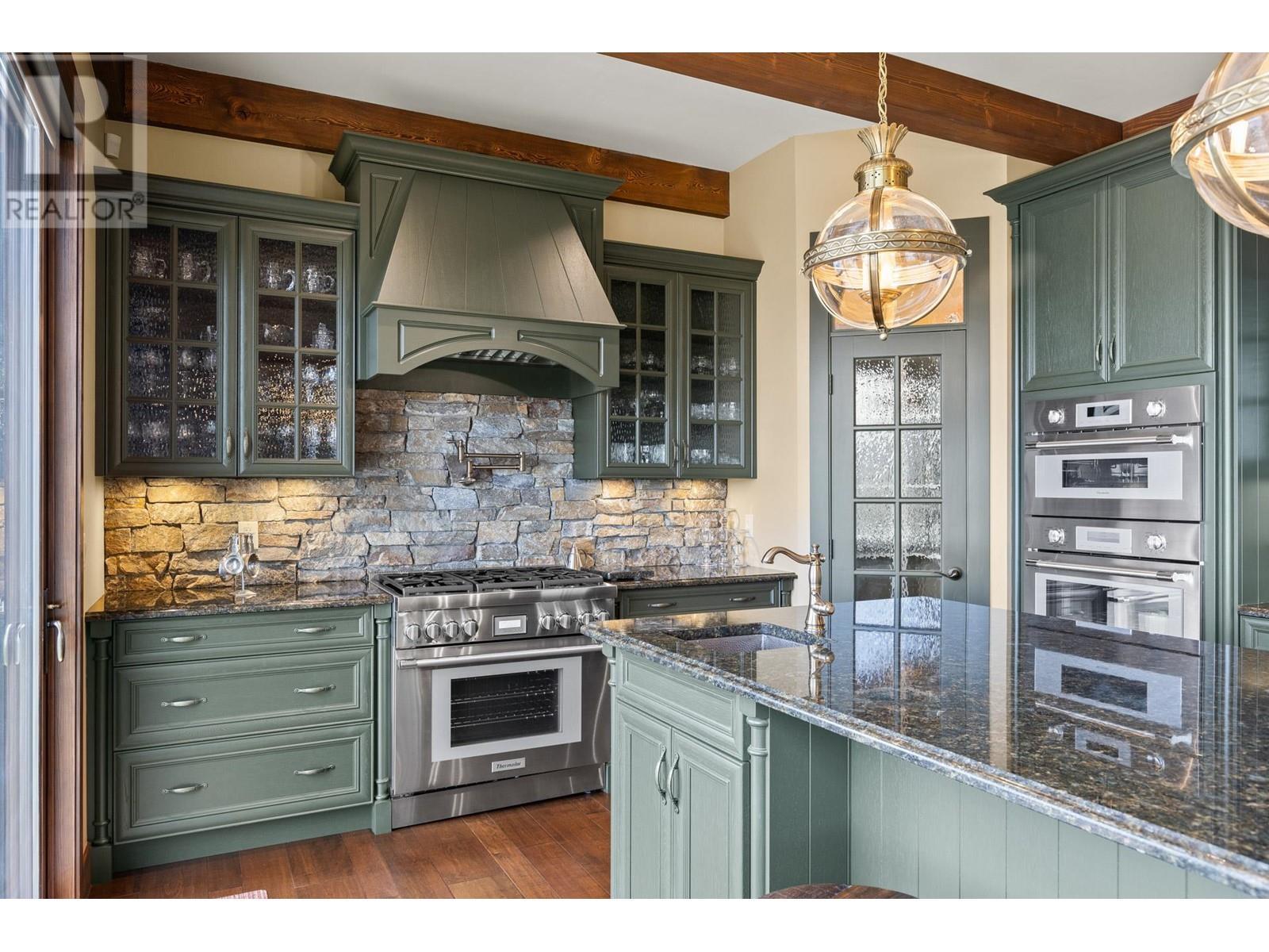 6166 Seymoure Avenue. Peachland, British Columbia