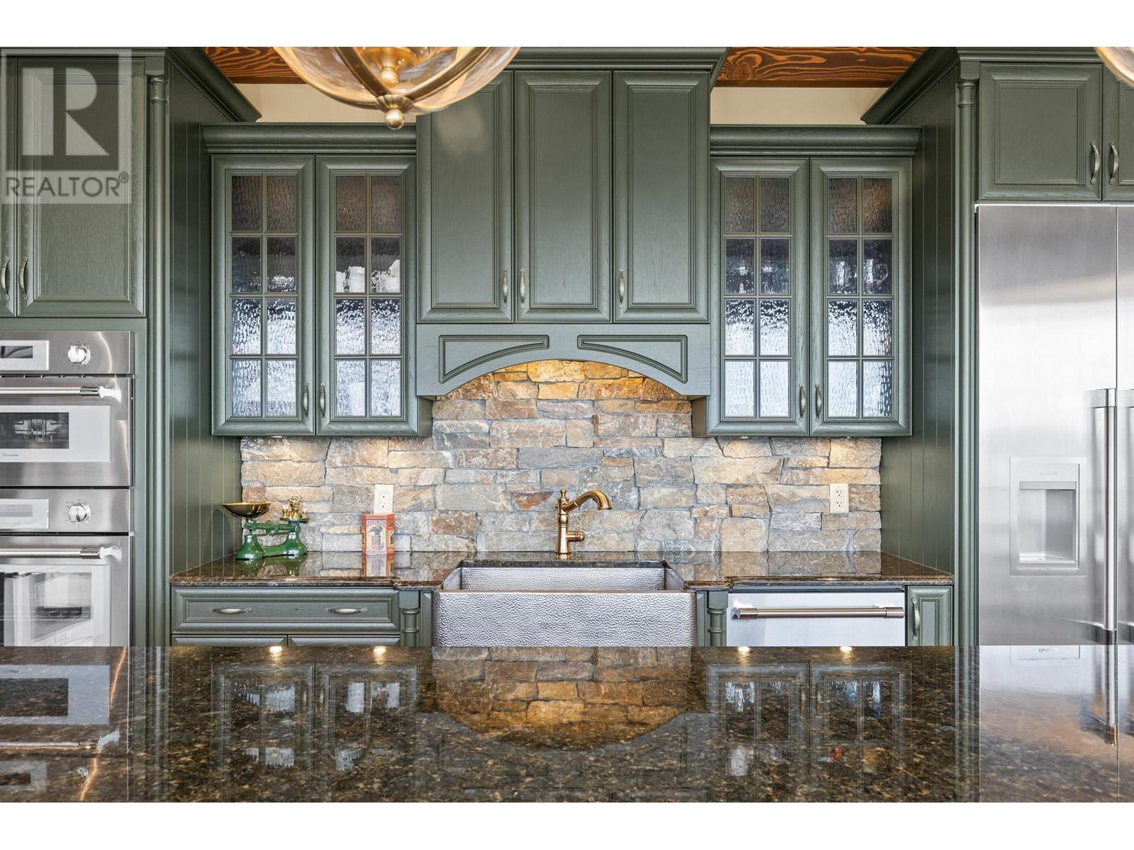 6166 Seymoure Avenue. Peachland, British Columbia