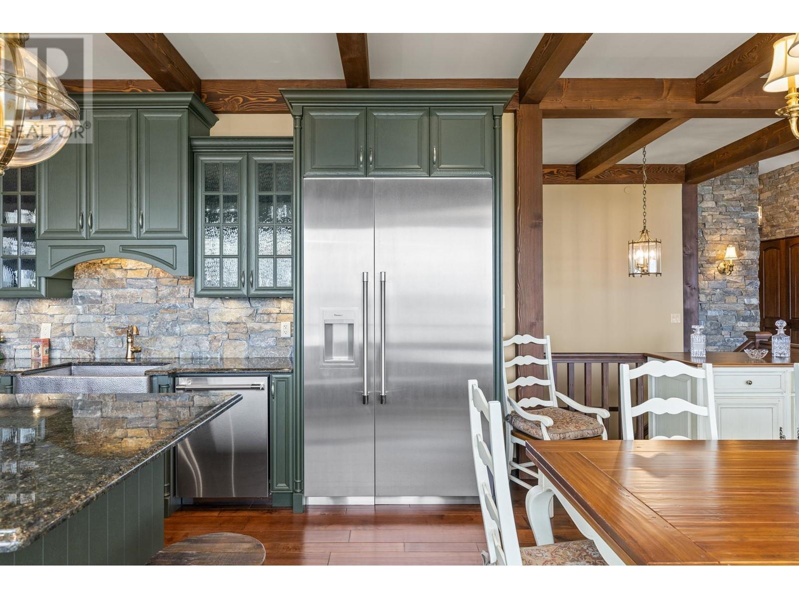 6166 Seymoure Avenue. Peachland, British Columbia