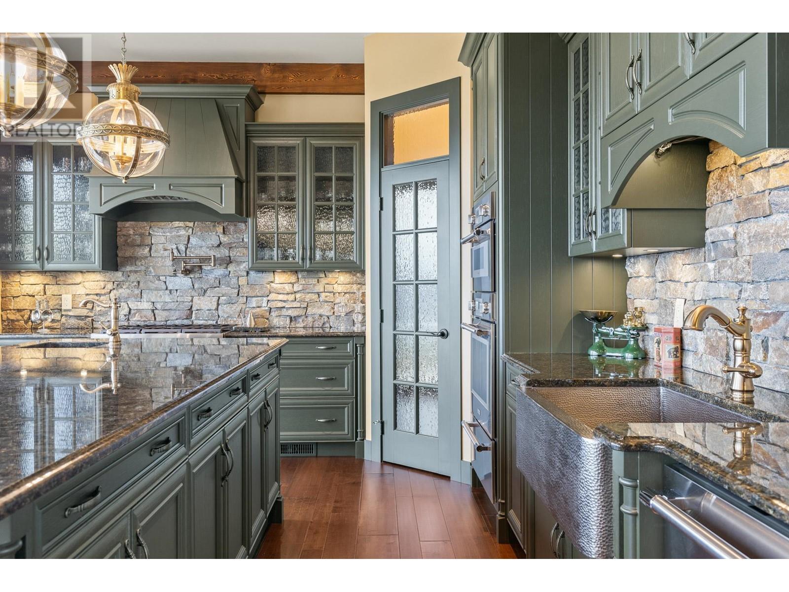 6166 Seymoure Avenue. Peachland, British Columbia