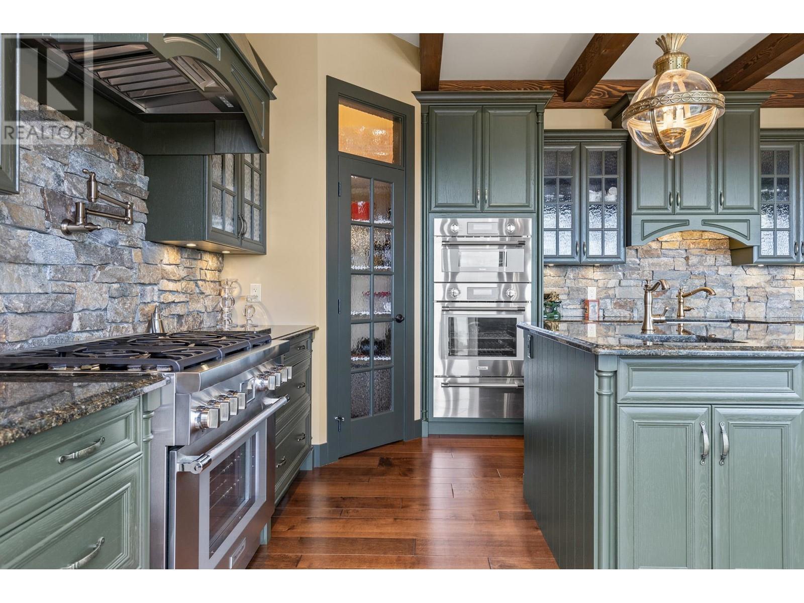 6166 Seymoure Avenue. Peachland, British Columbia