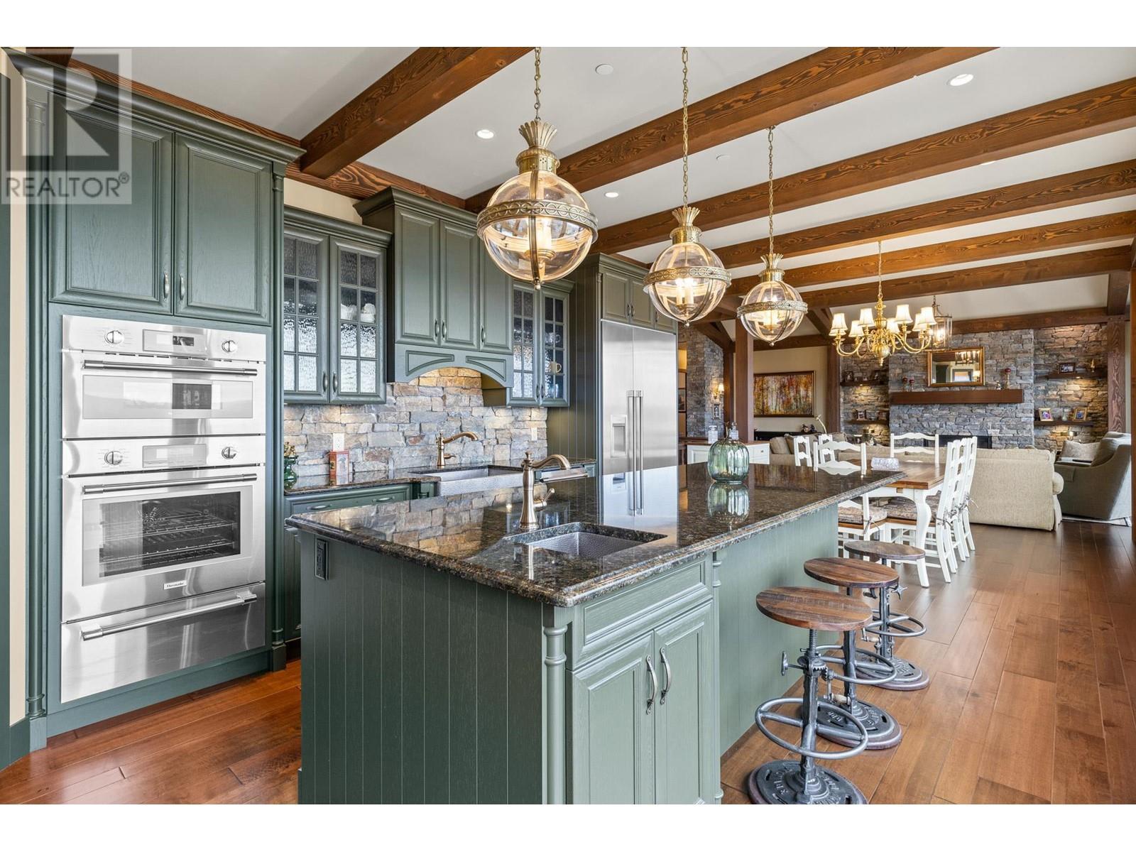 6166 Seymoure Avenue. Peachland, British Columbia